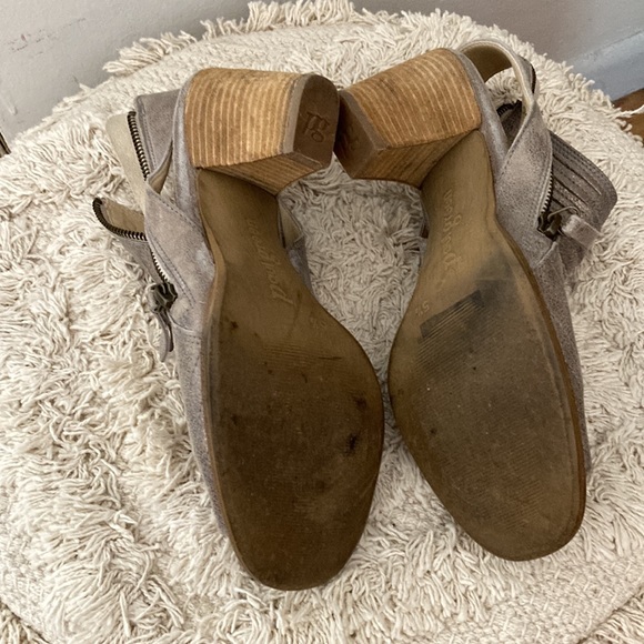 Beautiful Paul Green peep toe bootie! - Picture 4 of 6